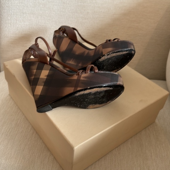 Burberry Checkered Wedge - Picture 6 of 7